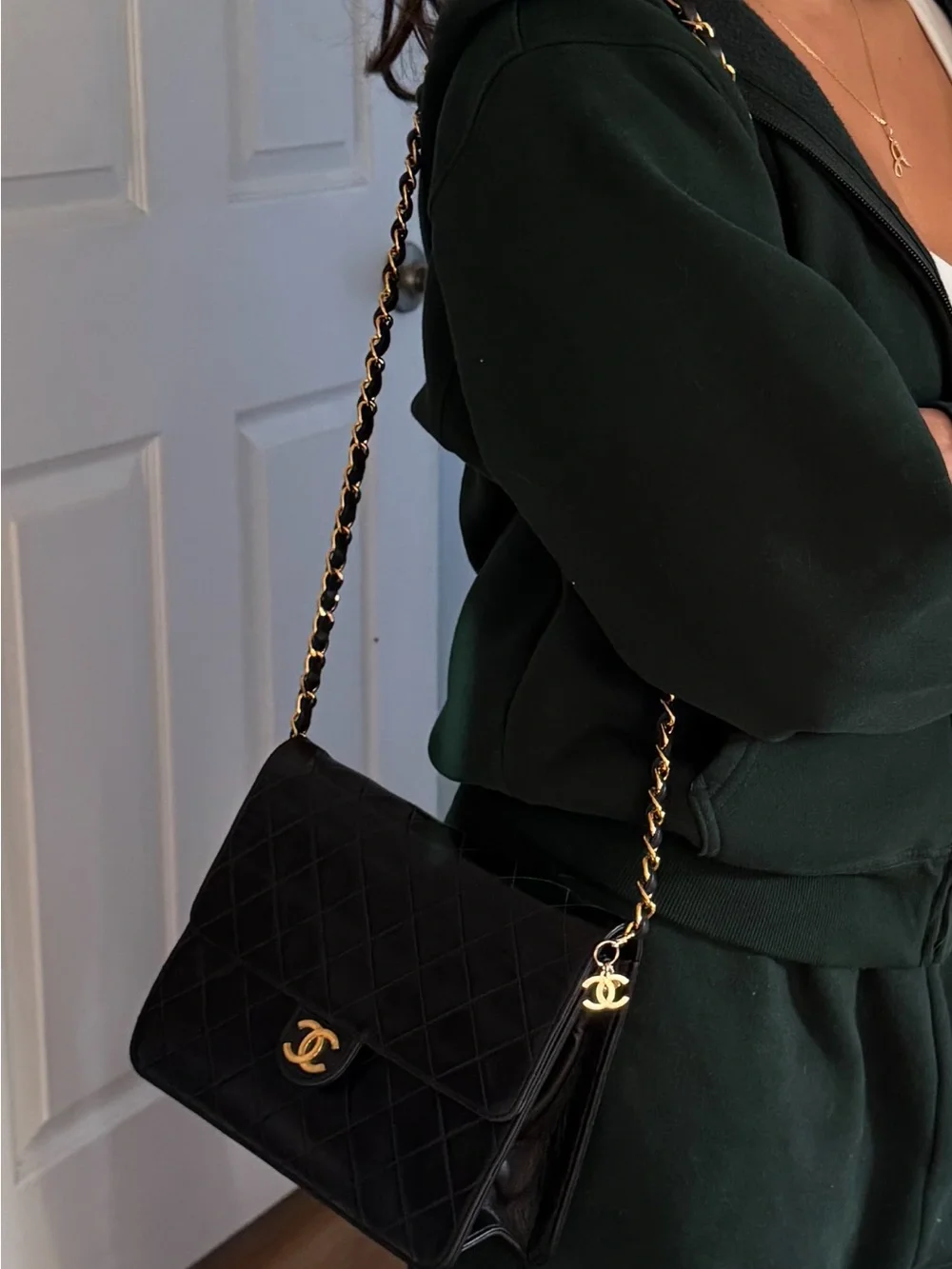 CHANEL Black Quilted Shoulder Bag with Gold Chain